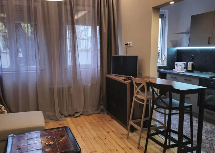 New Premium Cozy In The Center Next To Ndk